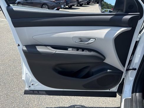 New 2025 Hyundai Tucson SE image 13