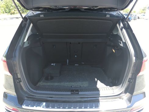 Used 2023 Volkswagen Taos SE w/ Panoramic Sunroof Package FWD image 31