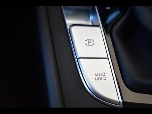 Certified 2025 Hyundai Elantra SEL FWD image 11