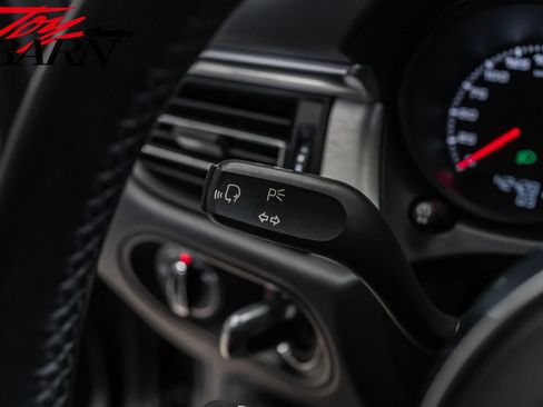 Used 2020 Porsche Macan Turbo image 34