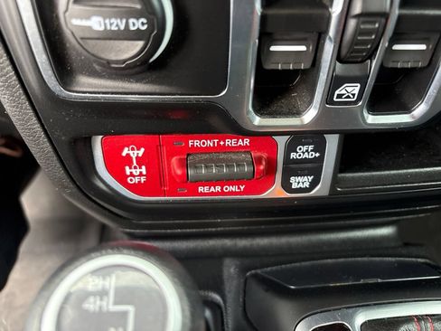 Used 2023 Jeep Gladiator Rubicon w/ Cold Weather Group AWD/4WD image 19