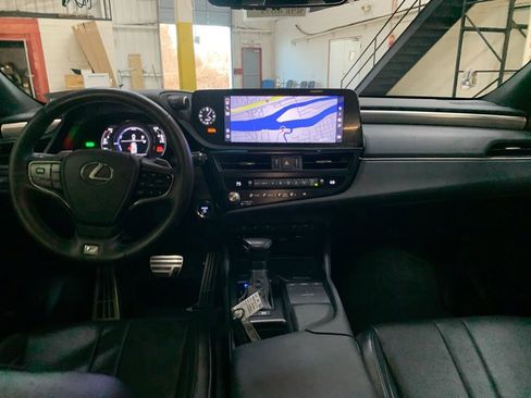 Used 2022 Lexus ES 300h F Sport image 15