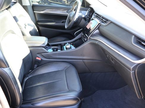 Used 2021 Jeep Grand Cherokee L Limited w/ Luxury Tech Group II image 12