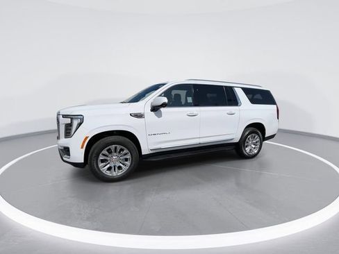 Used 2025 GMC Yukon XL Denali AWD/4WD image 4