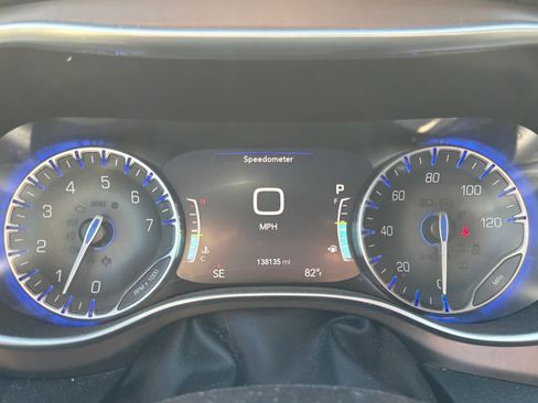 Used 2018 Chrysler Pacifica Touring-L Plus w/ Advanced Safetytec Group FWD image 26