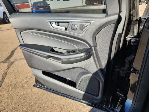Used 2022 Ford Edge Titanium image 13