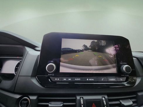 Used 2023 Nissan Pathfinder S image 19