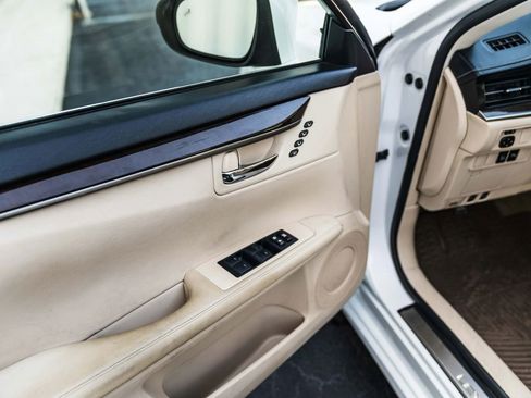 Used 2014 Lexus ES 350 w/ Premium Package FWD image 14