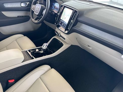New 2026 Volvo XC40 B5 Plus AWD/4WD image 15