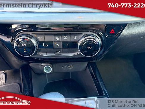 Used 2025 Chevrolet Trax LT FWD image 20
