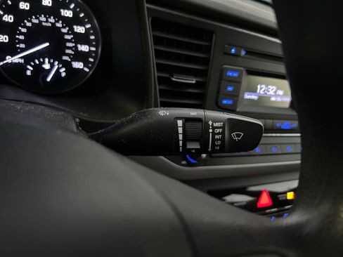 Used 2017 Hyundai Elantra SE image 20