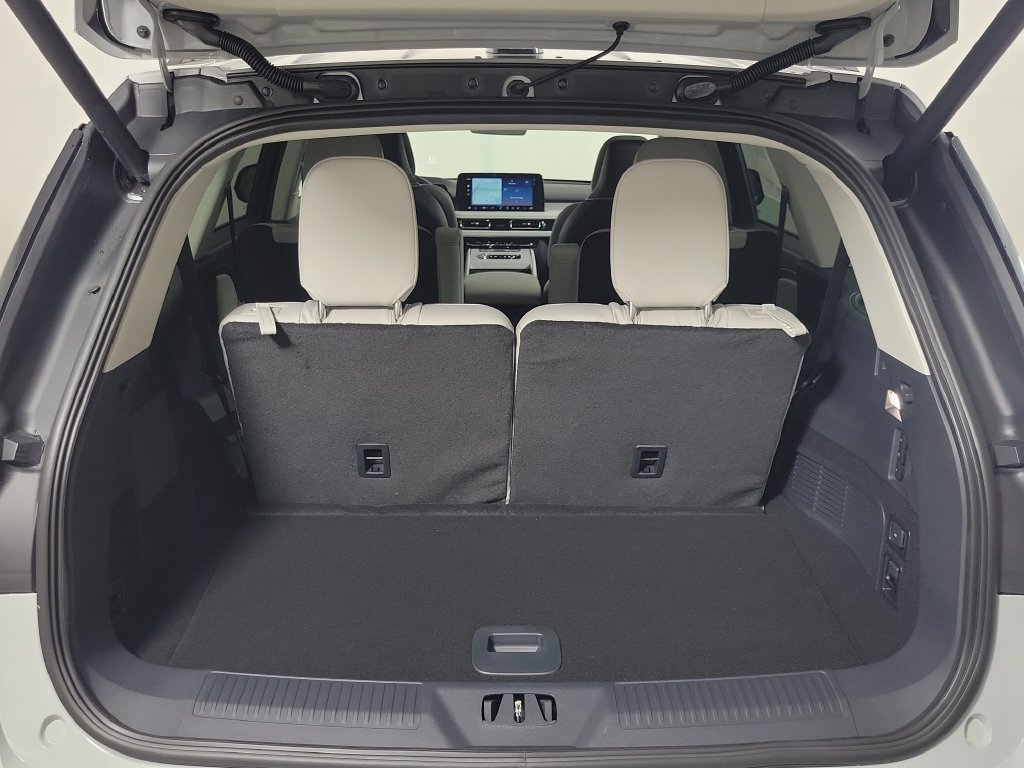 New 2027 Lincoln Aviator Reserve w/ Luxury Package RWD image 6