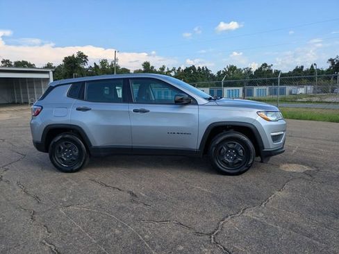 Used 2018 Jeep Compass Sport FWD image 3
