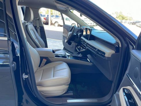 Used 2023 Lincoln Corsair Reserve image 43