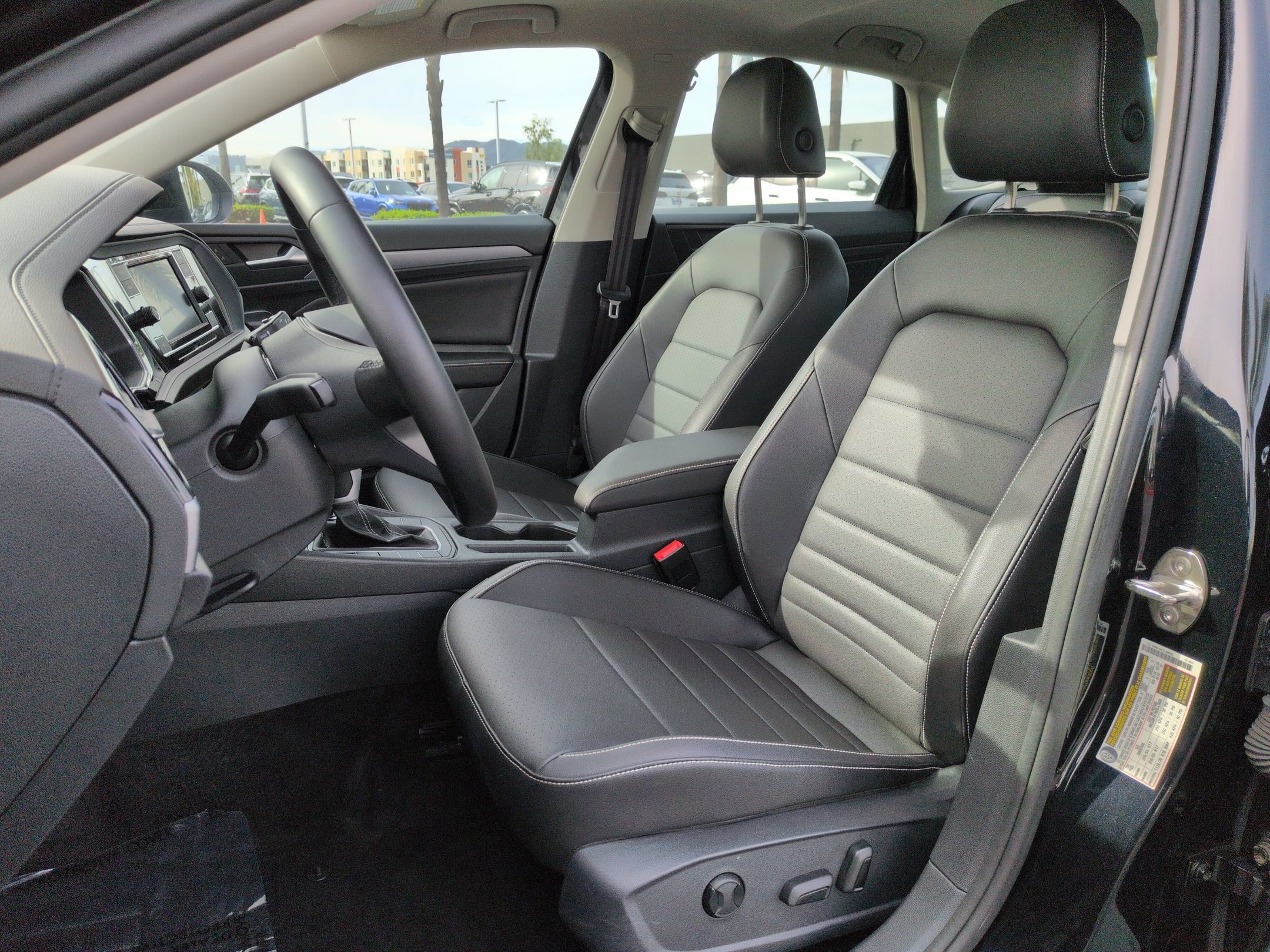 Used 2024 Volkswagen Jetta SE FWD image 15