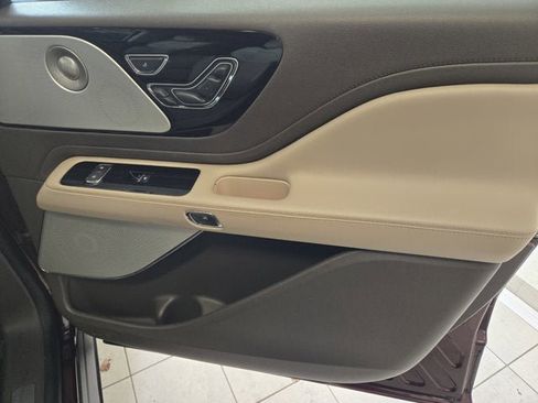 Used 2020 Lincoln Aviator Reserve w/ Equipment Group 202A image 6