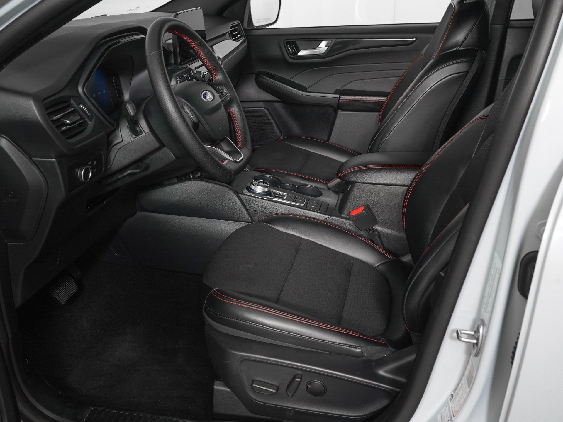 Used 2025 Ford Escape ST-Line AWD/4WD image 13