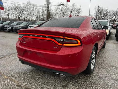Used 2015 Dodge Charger SXT image 3