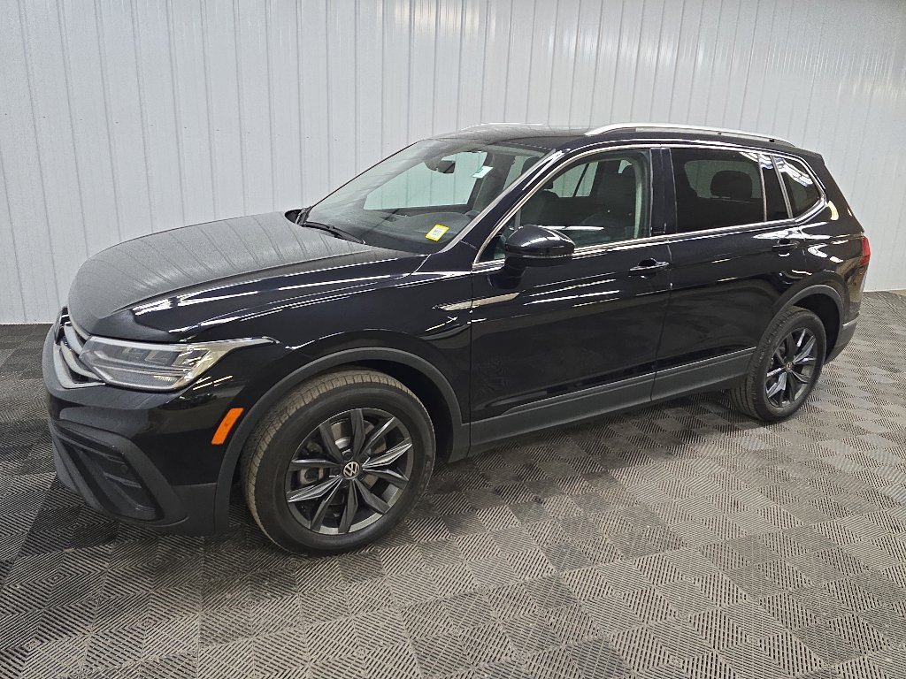 Used 2022 Volkswagen Tiguan SE w/ Panoramic Sunroof Package AWD/4WD image 6