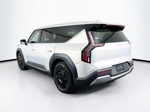 Used 2024 Kia EV9 Light RWD image 5