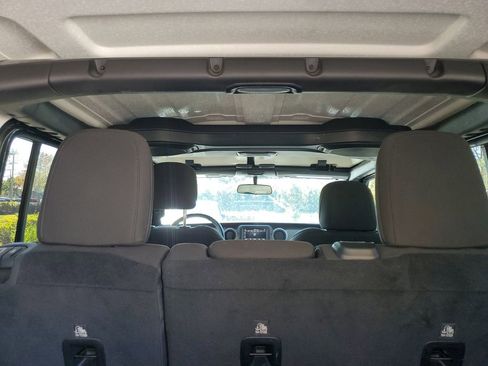 Used 2019 Jeep Wrangler Unlimited Sport S image 25