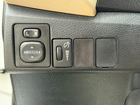 Used 2015 Toyota Corolla LE image 29