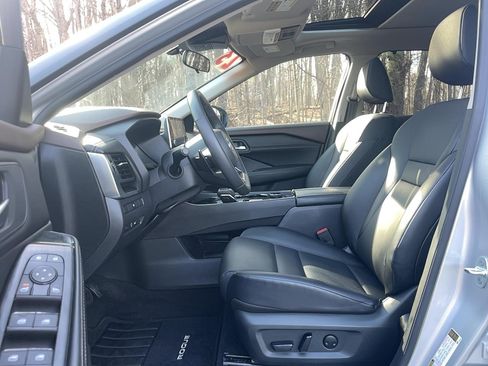 Used 2023 Nissan Rogue SV w/ SV Premium B Package AWD/4WD image 8