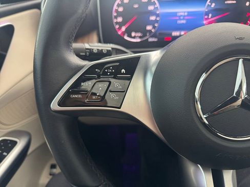 Used 2024 Mercedes-Benz GLC 300 4MATIC image 23