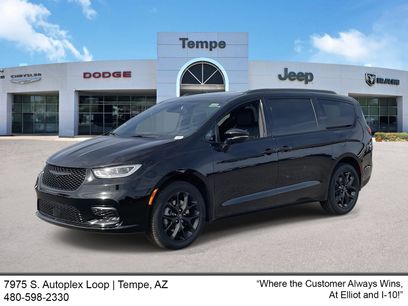 New 2026 Chrysler Pacifica Limited w/ S Appearance Package