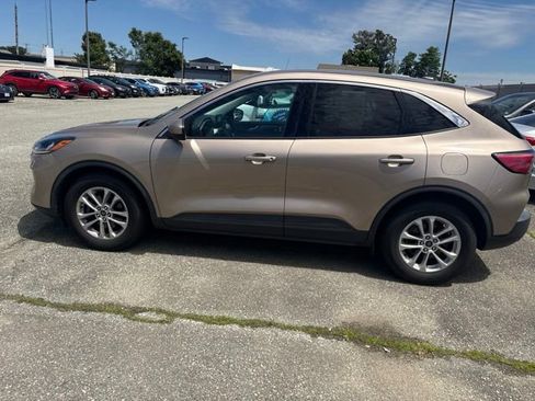 Used 2021 Ford Escape SE FWD image 1