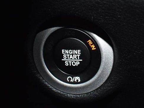 Certified 2025 Chrysler Pacifica Limited image 25