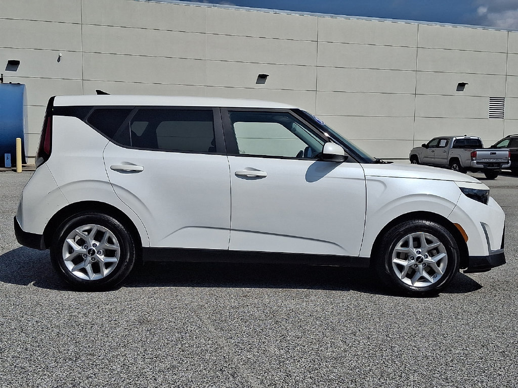 Used 2023 Kia Soul LX w/ LX Technology Package FWD image 10