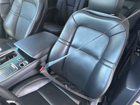 Used 2025 Lincoln Aviator 2WD image 22