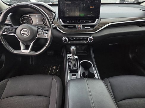 Used 2024 Nissan Altima 2.5 SV w/ SV Premium Package image 8