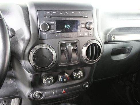 Used 2018 Jeep Wrangler Sport image 24