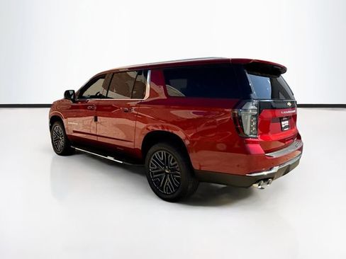 New 2025 Chevrolet Suburban Premier image 8