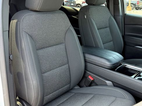 Used 2024 Chevrolet Traverse LT image 9