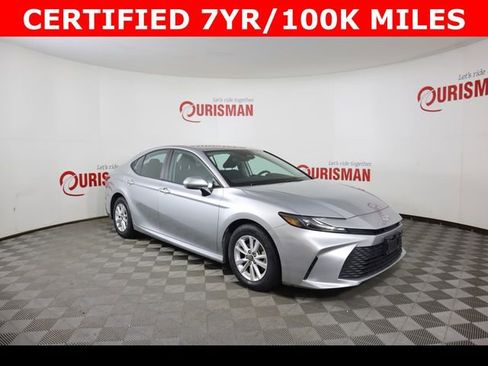 Used 2025 Toyota Camry LE image 12