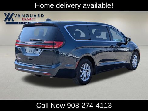 Used 2025 Chrysler Pacifica Select image 8