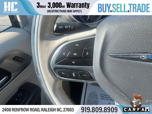 Used 2017 Chrysler Pacifica Limited FWD image 27