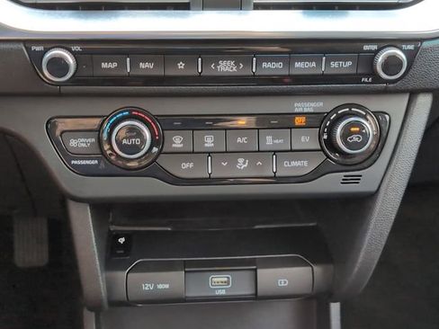 Used 2022 Kia Niro EX Premium FWD image 19