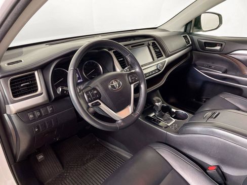 Used 2018 Toyota Highlander XLE AWD/4WD image 23