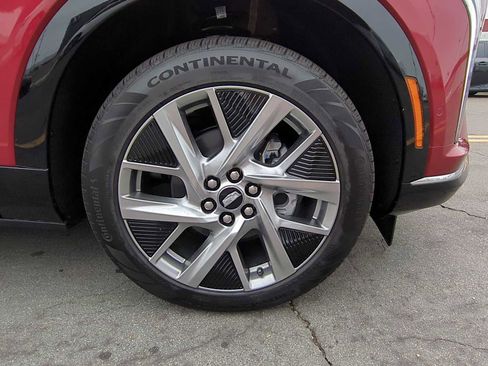 New 2025 Cadillac Optiq Luxury 1 image 28