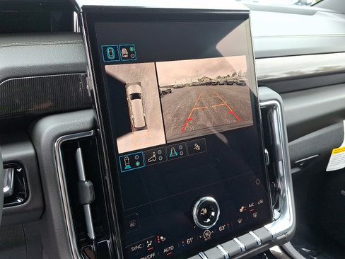 New 2025 GMC Yukon XL Elevation image 16