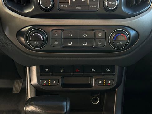 Used 2017 Chevrolet Colorado Z71 w/ Z71 Midnight Edition image 18