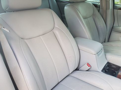 Used 2006 Cadillac DTS w/ Trunk Convenience Package image 37