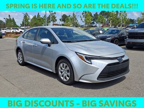 Used 2025 Toyota Corolla LE image 1