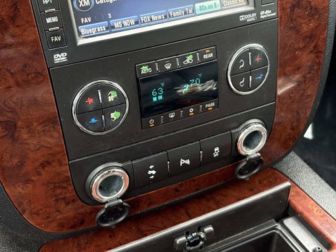 Used 2013 Chevrolet Suburban LTZ AWD/4WD image 24