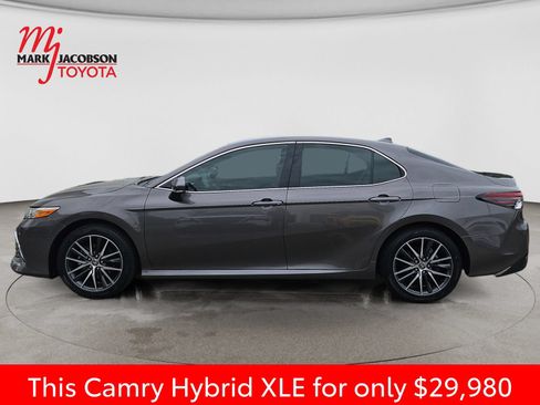 Used 2023 Toyota Camry XLE FWD image 15