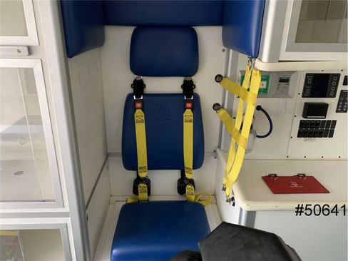 Used 2014 Chevrolet Express 4500 w/ Ambulance Package image 15